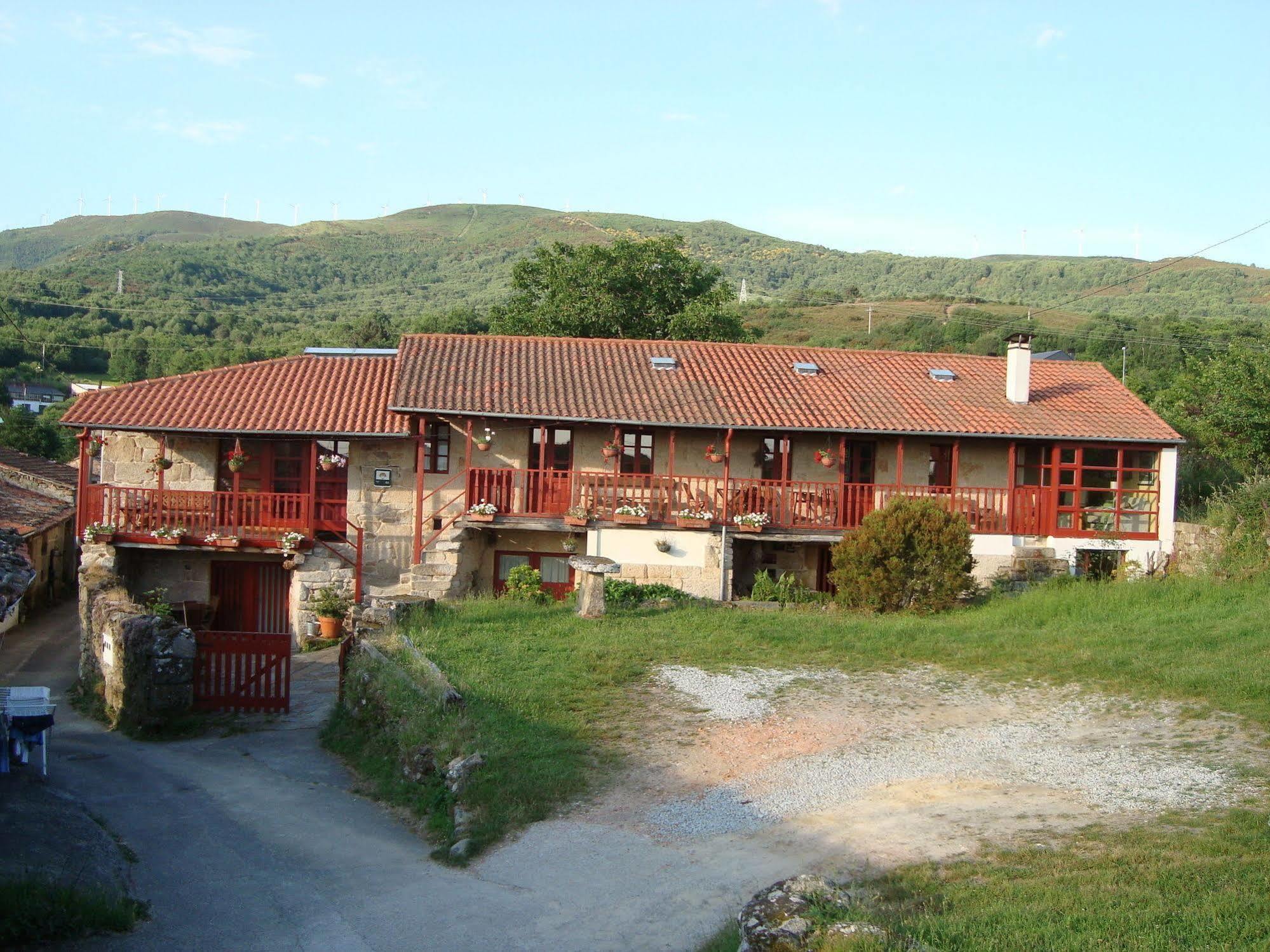 Hostal A Casa Da Eira Cerreda Exterior foto